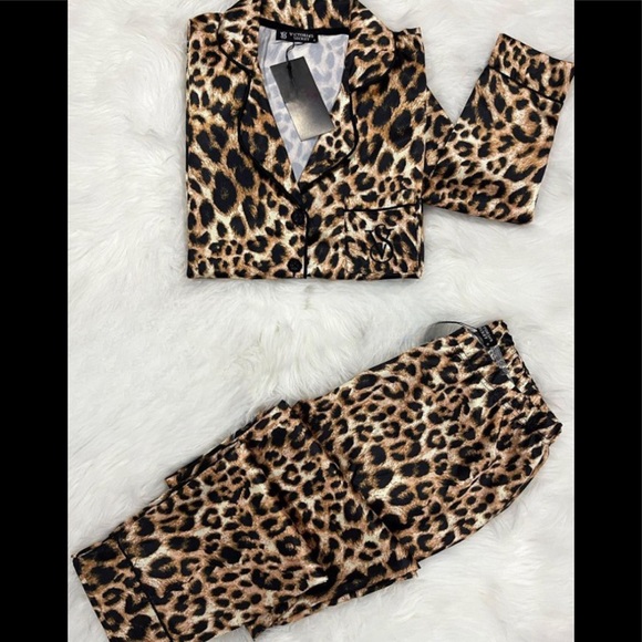 Satin pajamas set - Picture 1 of 1